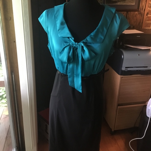 AGB Dresses & Skirts - Blue & Black Sheath Dress w/ Bow, Size 12 AGB Dresses & Skirts - Blue & Black Sheath Dress w/ Bow, Size 12